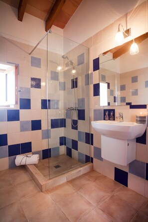 Apartment, 2 Bedrooms, Terrace | Bathroom shower - Cas Saliners - Ses Illetes (Formentera)