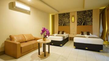 Deluxe Room | Premium bedding, in-room safe, desk, soundproofing