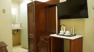 Standard Room | Roupas de cama premium, cofres nos quartos, escrivaninha