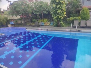 Kolam renang outdoor