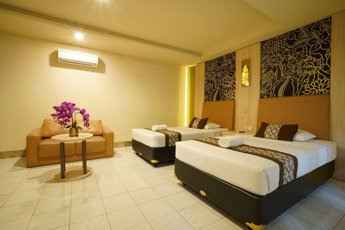 Deluxe Room | Premium bedding, in-room safe, desk, soundproofing