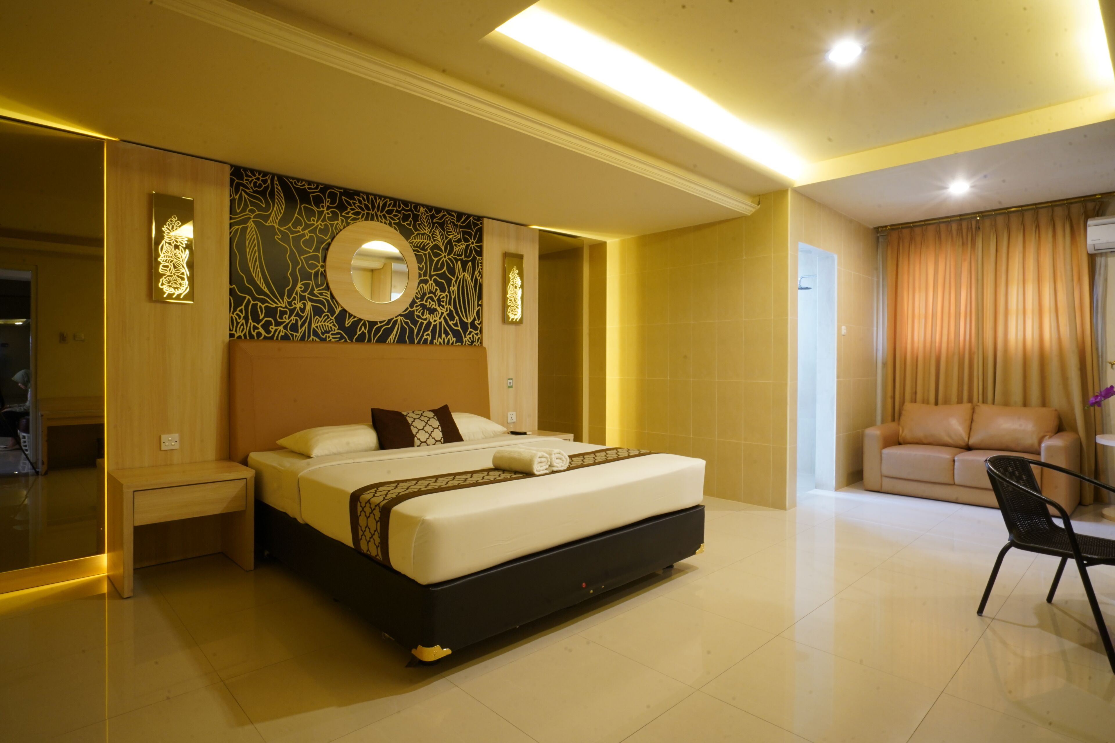 Deluxe Room | Premium bedding, in-room safe, desk, soundproofing