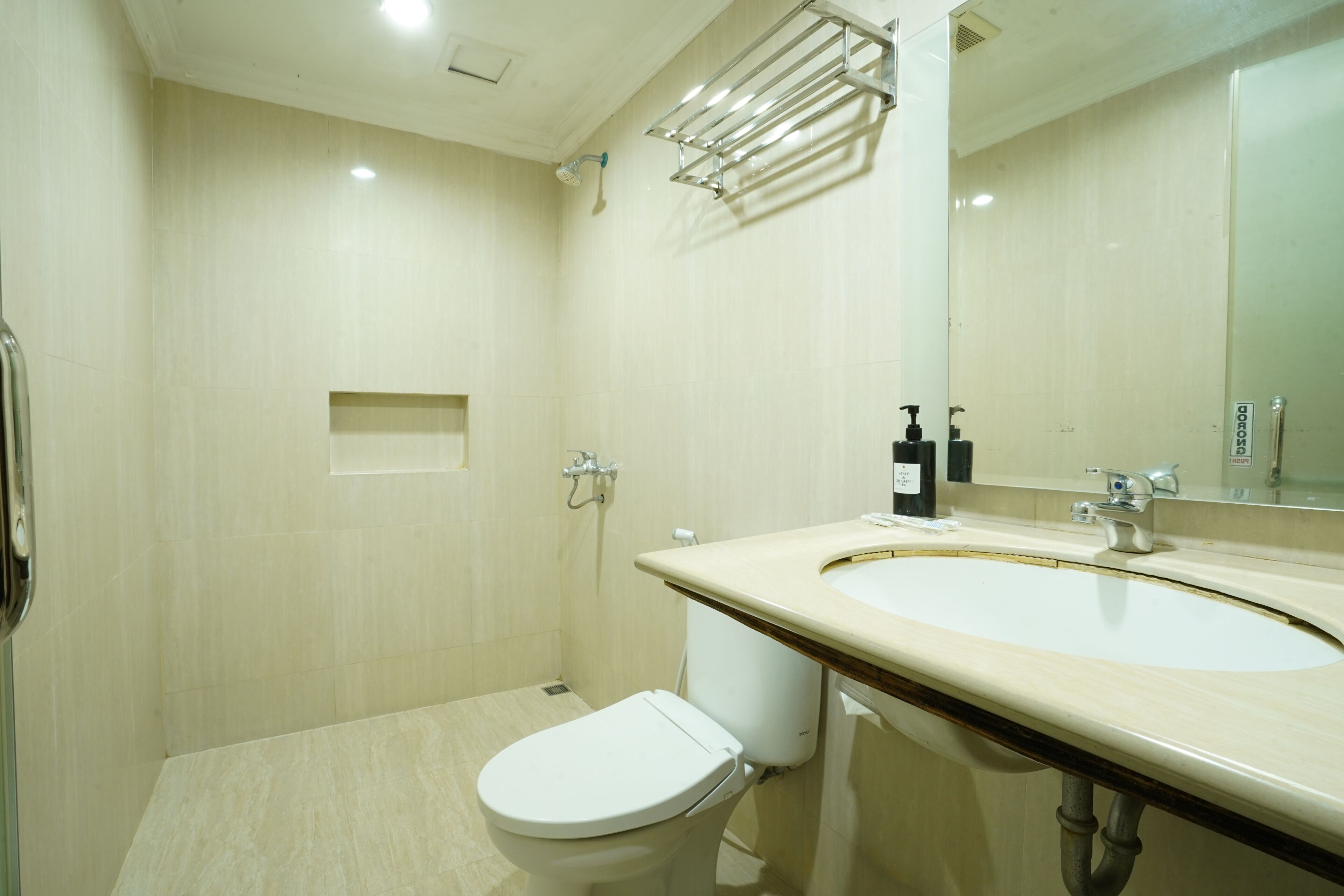 Standard Room | ห้องน้ำ | ฝักบัว, ของใช้ในห้องน้ำฟรี, ไดร์เป่าผม (มีให้บริการตามคำขอ)