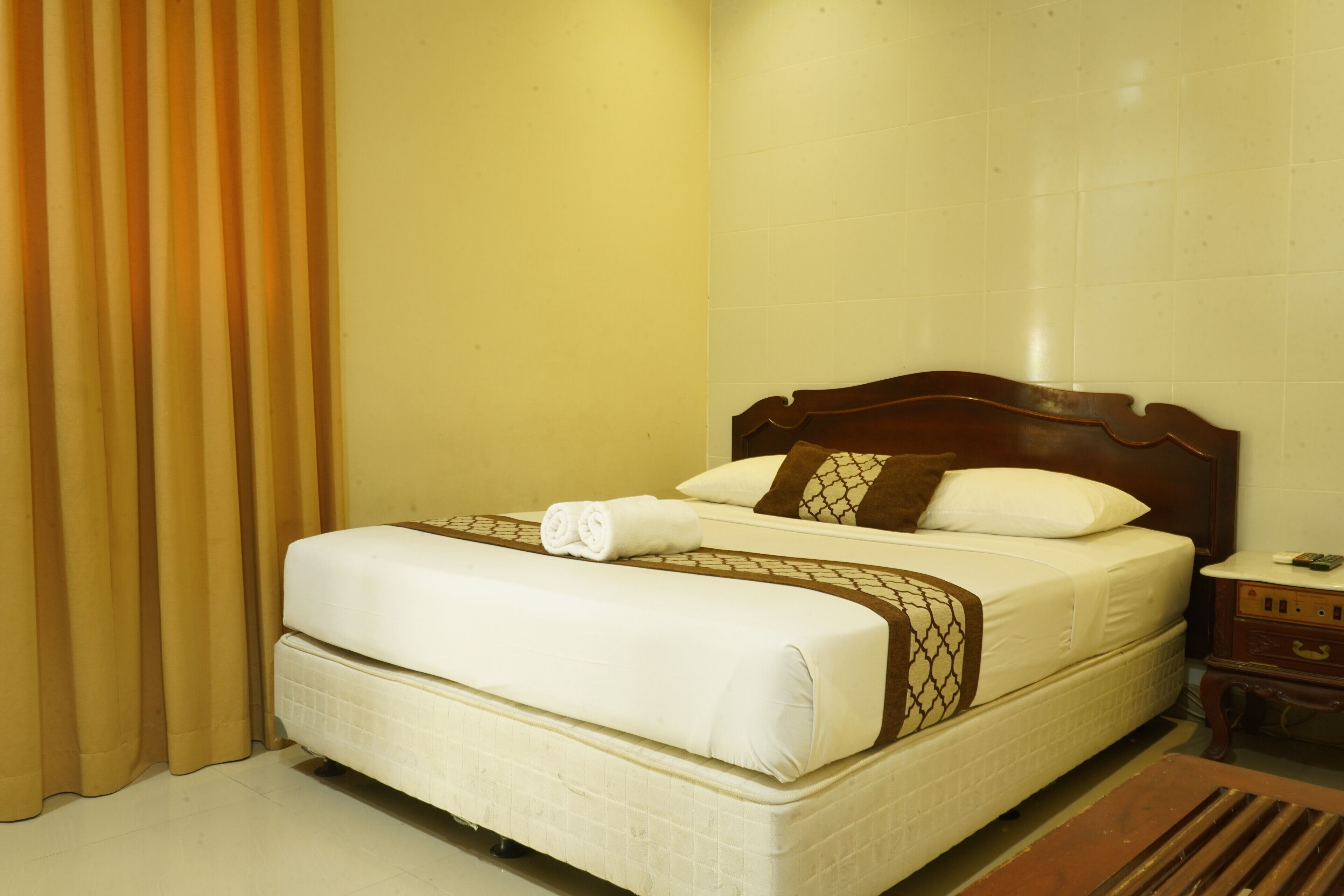 Standard Room | เครื่องนอนระดับพรีเมียม, ตู้นิรภัยในห้องพัก, โต๊ะทำงาน, ห้องเก็บเสียง