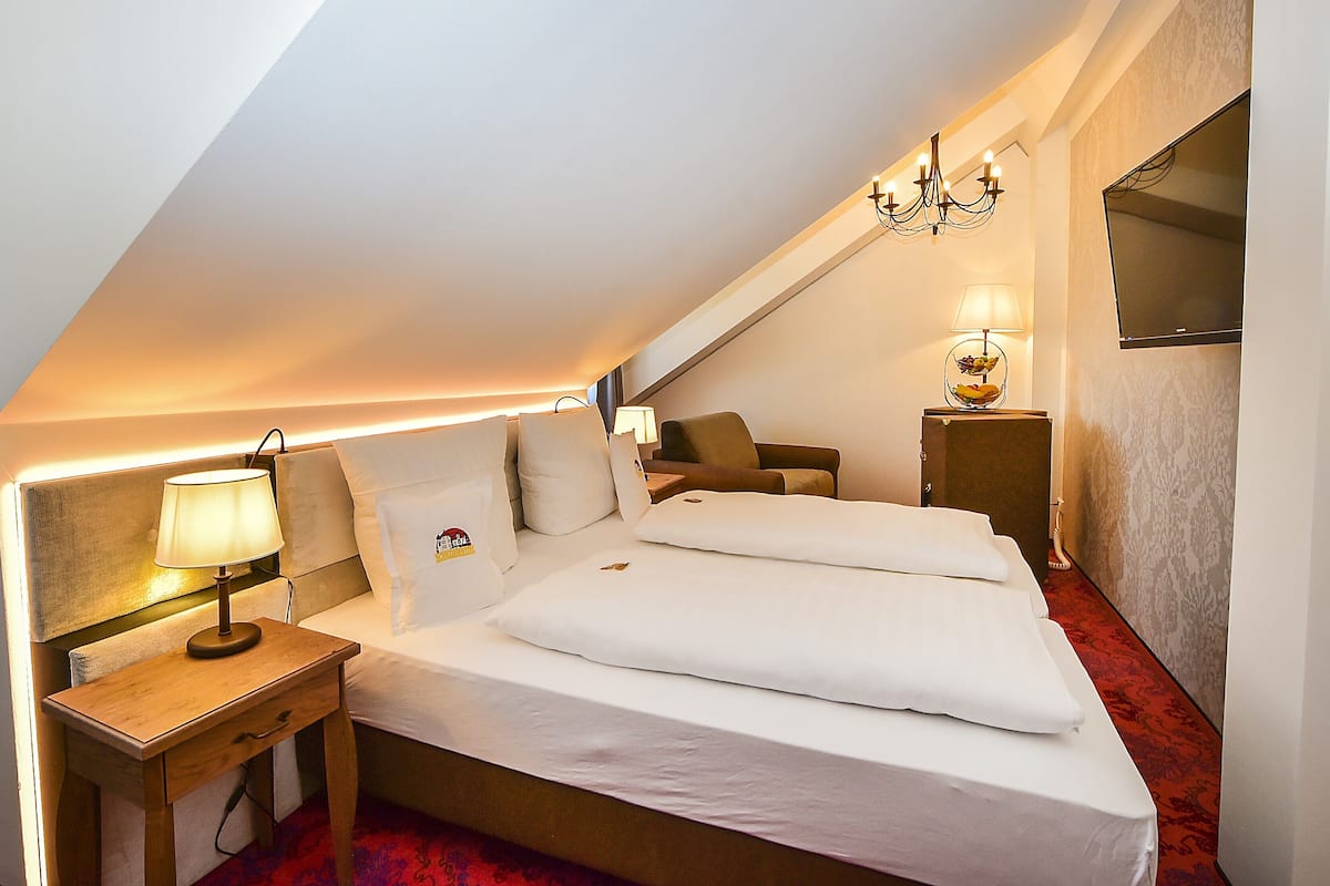 double room single use | 1 bedroom, minibar, in-room safe, desk