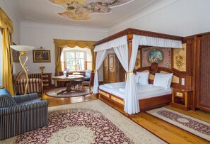 Grand Suite | 1 bedroom, minibar, in-room safe, desk