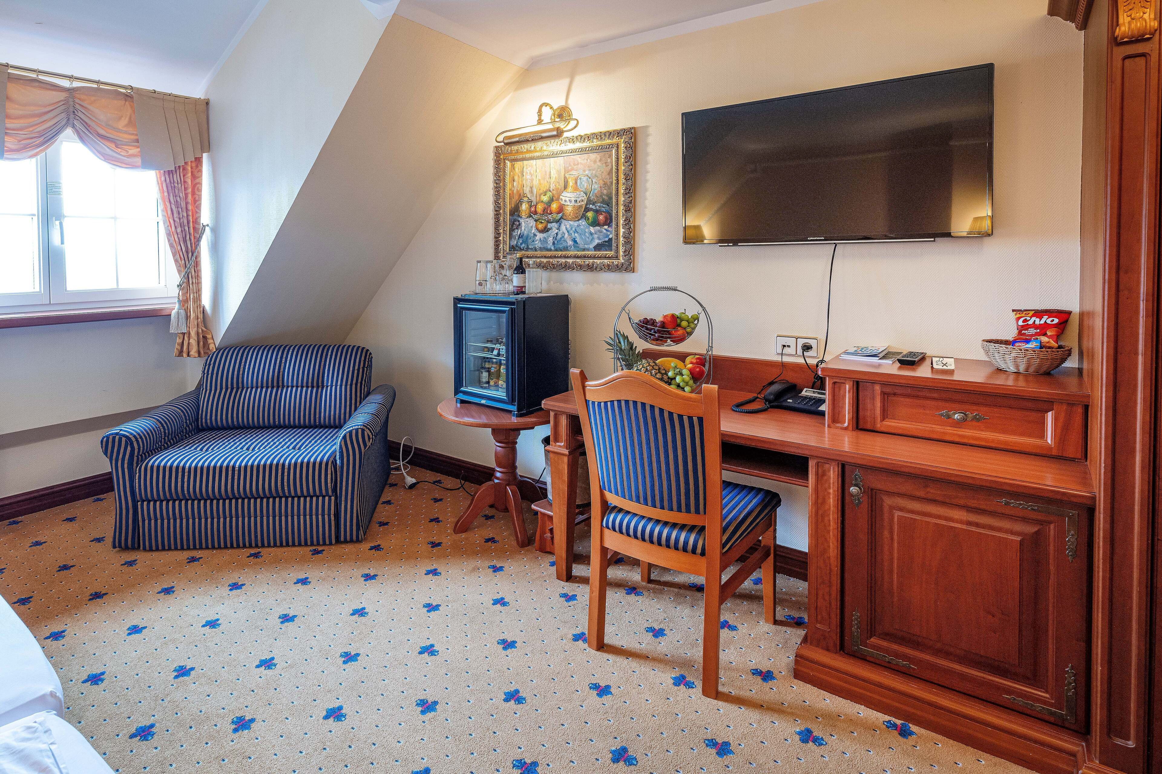 traditional double room, lake view | room amenity