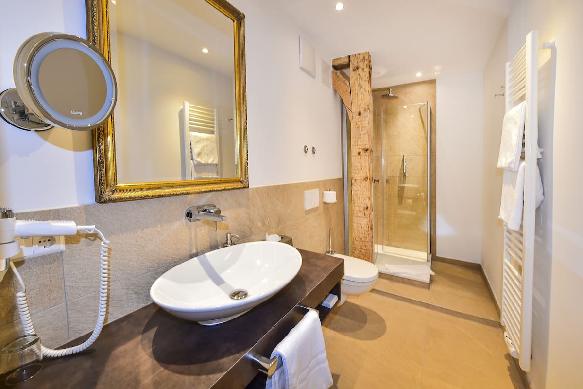 double room | bathroom | free toiletries, hair dryer, bathrobes, slippers