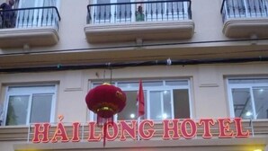 The entrance of Hǎi Long Hotel with a grand archway, marble columns, and a chandelier. - Hai Long Hotel (Hai Phong)