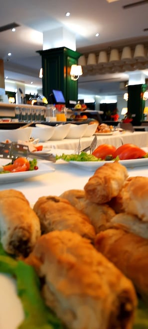 Breakfast buffet - Prestige Hotel Tirana (Tirana)