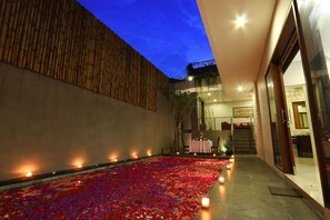 Outdoor pool - Royal Nyanyi Villa (Tabanan)