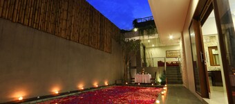 Royal Nyanyi Villa
