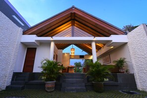 Property grounds - Royal Nyanyi Villa (Tabanan)