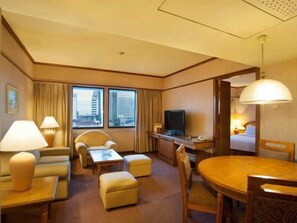 Zimmersafe, Schreibtisch, schallisolierte Zimmer, Bügeleisen/Bügelbrett