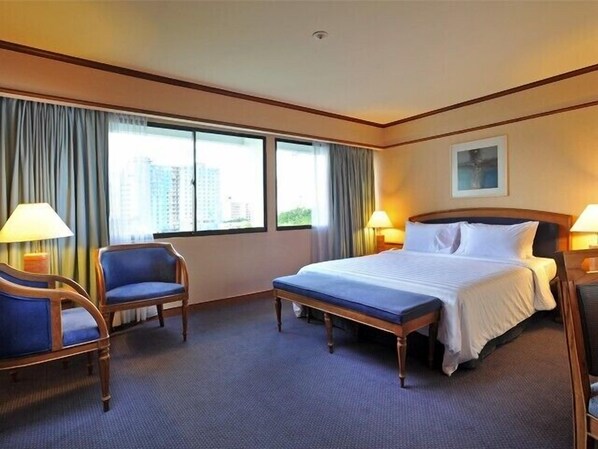 Zimmersafe, Schreibtisch, schallisolierte Zimmer, Bügeleisen/Bügelbrett