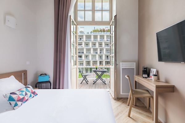 Studio, terras | Een bureau, een strijkplank/strijkijzer, gratis wifi, beddengoed