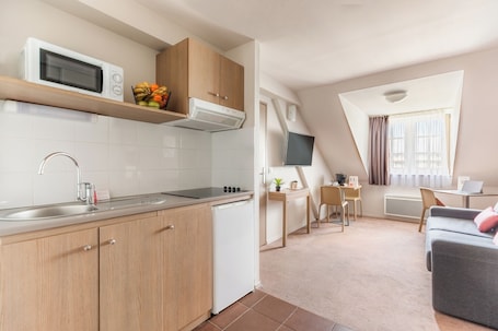 Refrigerador, microondas, placa de cocina, cafetera/tetera. Appart'City Confort Reims Centre