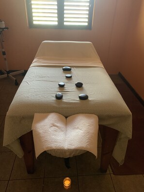 Steam room, body treatments, mud baths, hot stone massages - Touch Therapies Guest House (St. John's)