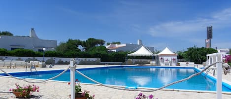 Seasonal outdoor pool