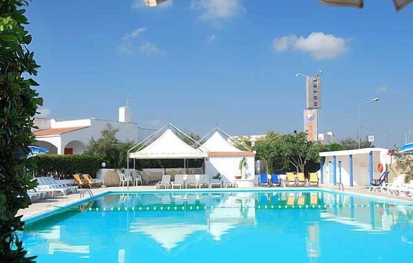 Seasonal outdoor pool