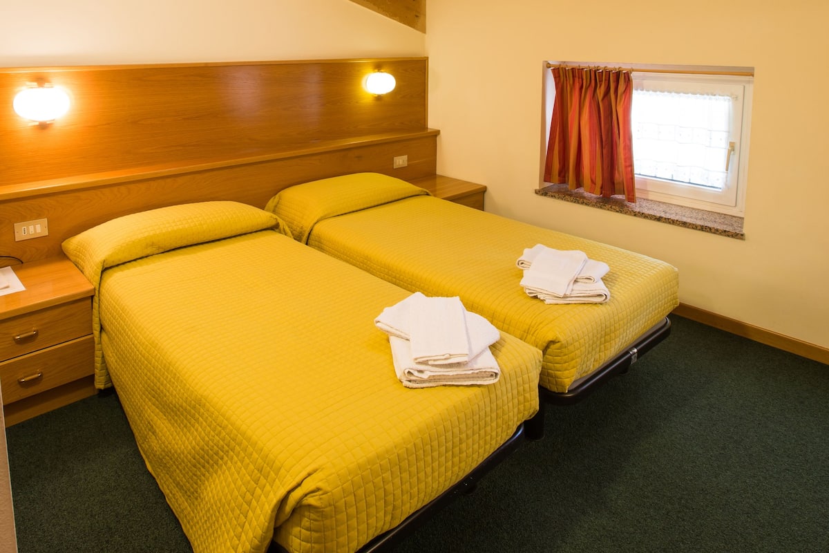 In-room safe, desk, soundproofing, bed sheets