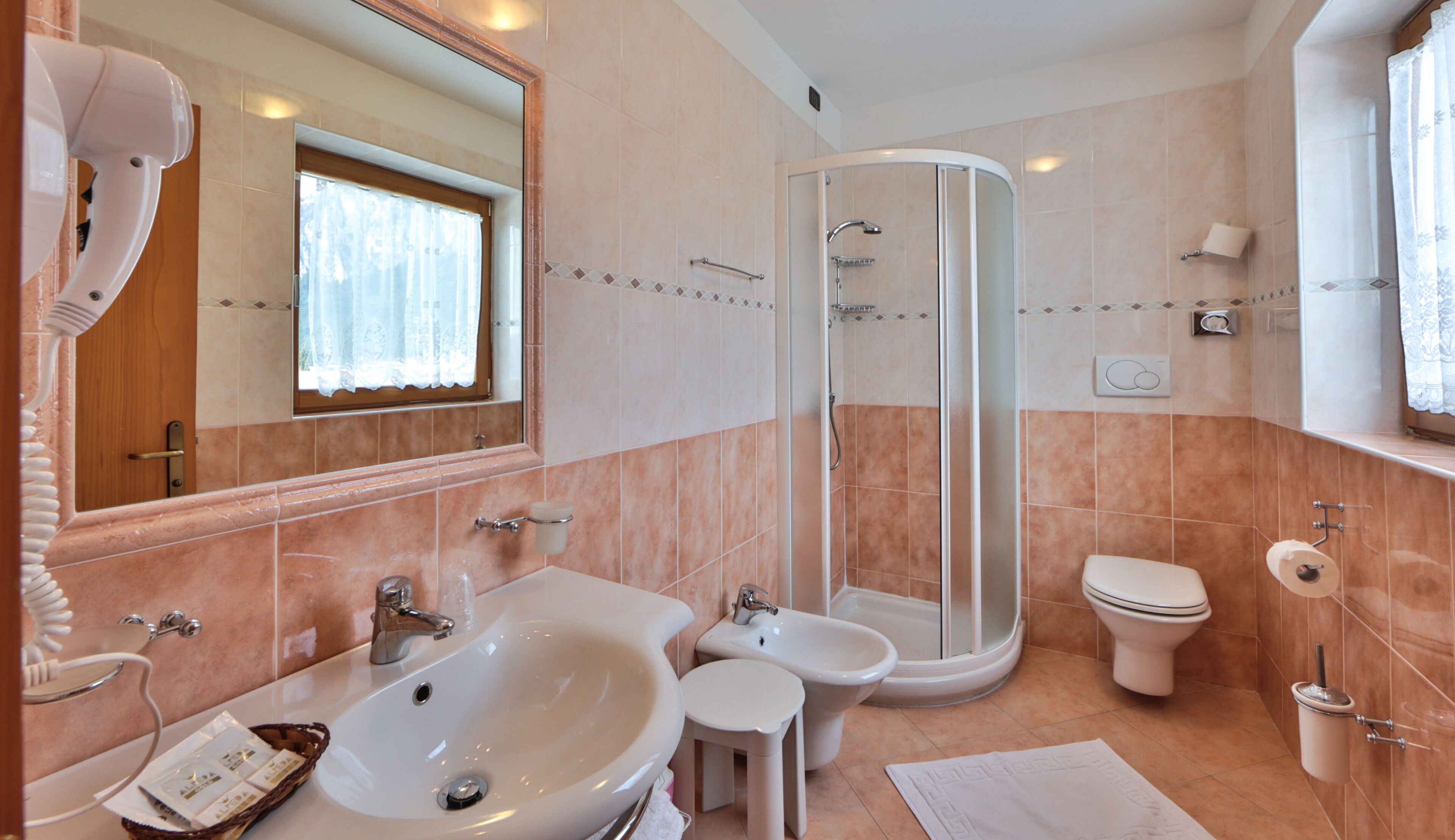 shower, rainfall showerhead, free toiletries, hair dryer