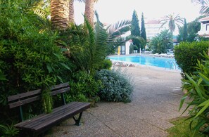 2 outdoor pools