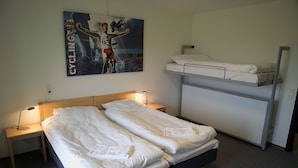 Desk, WiFi (free) - Sport & Academy (Farso)