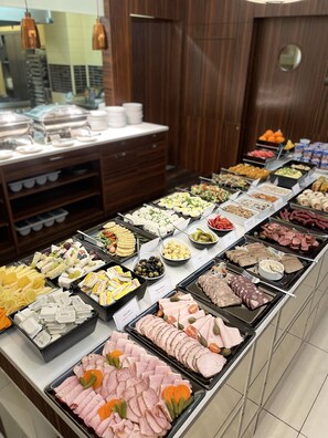 Desayuno buffet todos los días (con cargo)