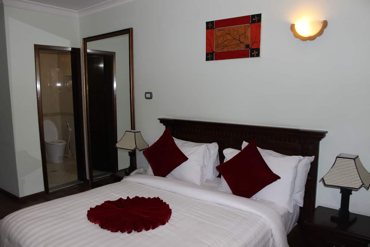 Superior Double Room, 1 Queen Bed, Courtyard Area