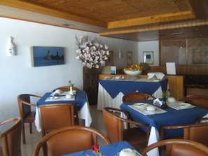 Daily continental breakfast (EUR 10 per person)