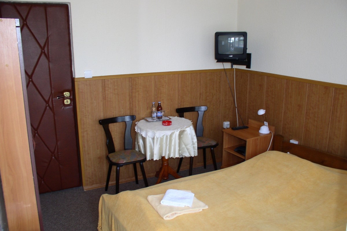 double room, private bathroom | free wifi, bed sheets