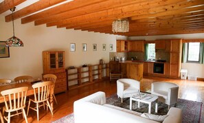 House, 2 Bedrooms, Garden View | Private kitchen