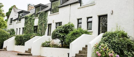 Appartement, 1 chambre, salle de bains attenante, vue jardin | Vue de la chambre