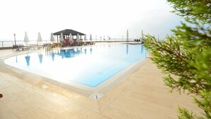 Indoor pool, outdoor pool - Lamos Resort Hotel & Convention Center (Erdemli)