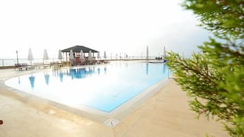 Indoor pool, outdoor pool