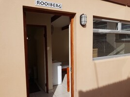 Rooiberg Twin | Iron/ironing board, free WiFi, bed sheets