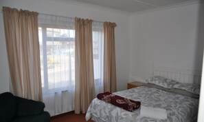 Familie appartement, 2 slaapkamers | Een bureau, gratis extra bedden, gratis wifi