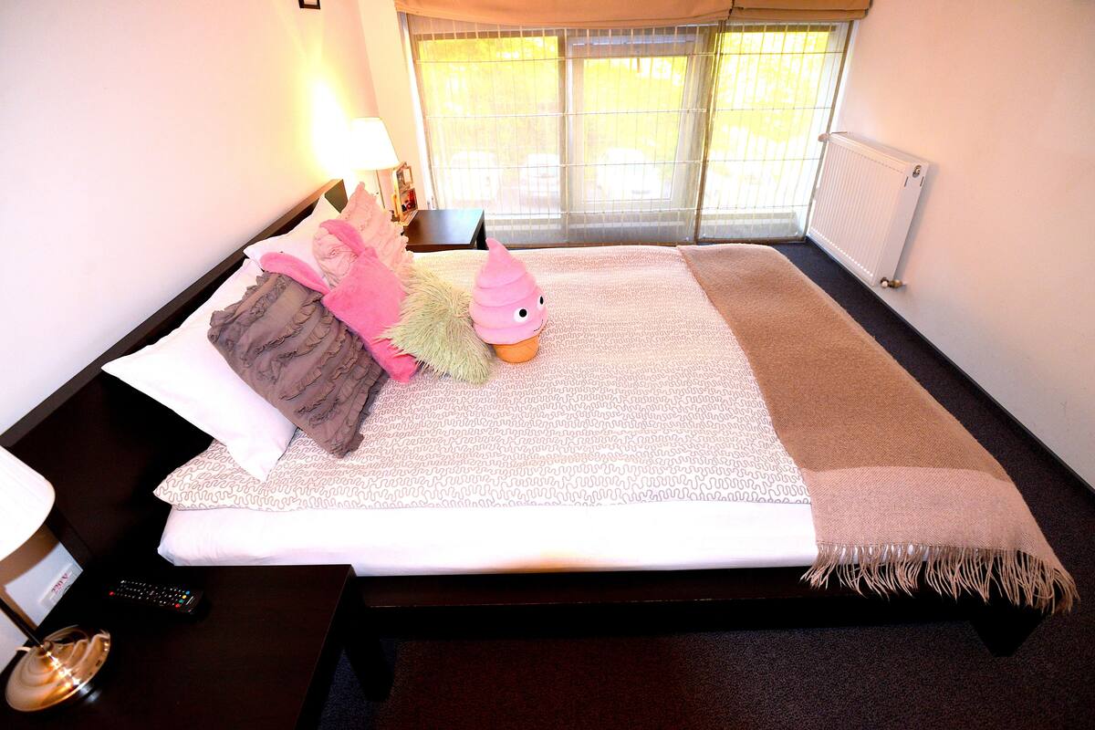 Minibar, iron/ironing board, WiFi (free), bed sheets