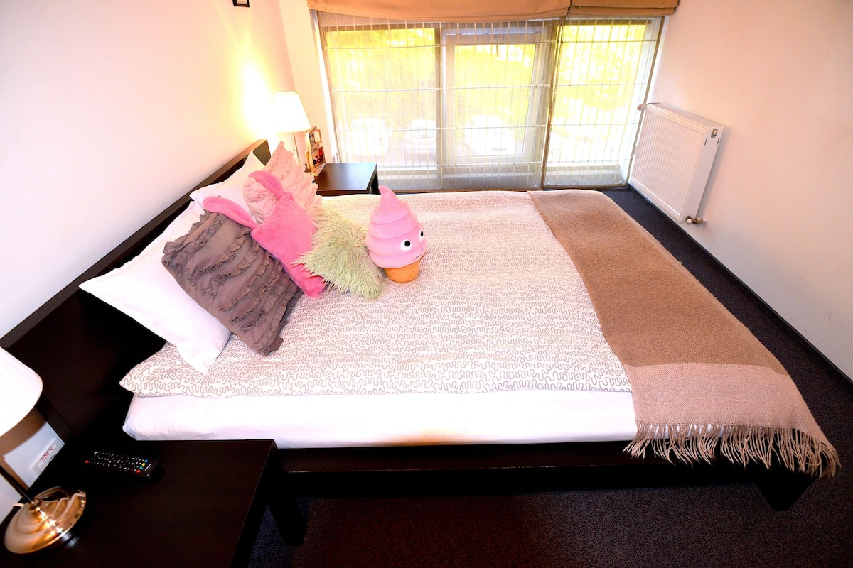 1 habitación, minibar, tabla de planchar con plancha y wifi gratis