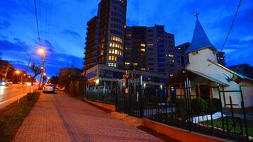 المنطقة المحيطة بالمنشأة