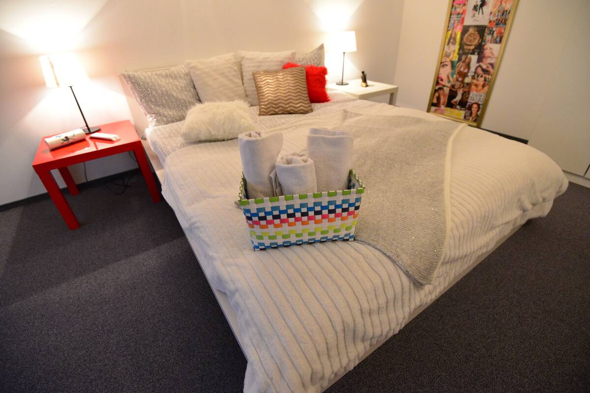 Minibar, iron/ironing board, WiFi (free), bed sheets