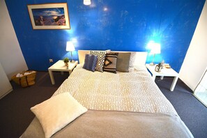 Suite, 1 Bedroom | Minibar, iron/ironing board, free WiFi, bed sheets - Hotel Biscuit (Cluj-Napoca)