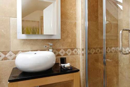 Premium Double Room Single Use | Bathroom