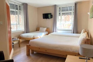 Pimennysverhot, silitysrauta/-lauta, lisävuoteet, ilmainen Wi-Fi