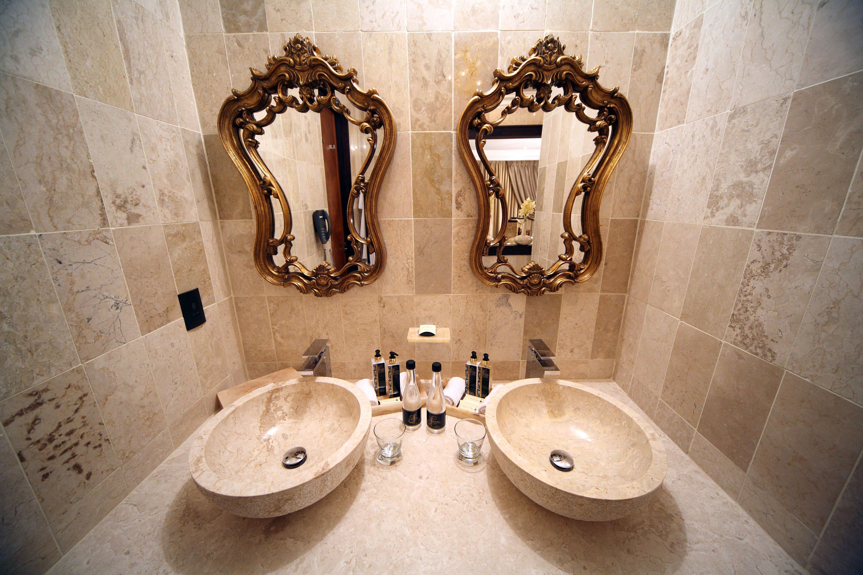 executive suite | bathroom | separate bathtub and shower, deep-soaking bathtub, rainfall showerhead