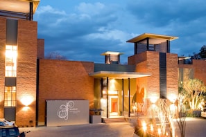 الإطلالة من المنشأة