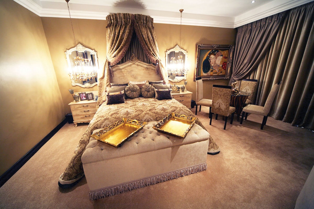 executive suite | 1 bedroom, premium bedding, minibar, in-room safe