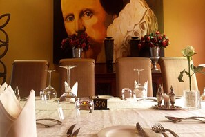 Frokost, lunsj og middag serveres