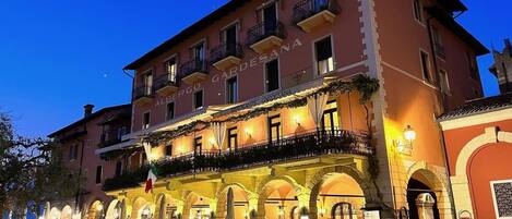 A building with a sign reading "Albergo Garde Sana" and "Ristorante" indicating a hotel and restaurant.